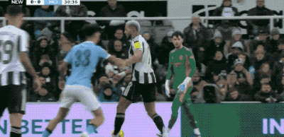 德州扑克官网-半决赛首回合：曼城2-0卫冕冠军13场不败 塞梅尼奥加盟两场造3球