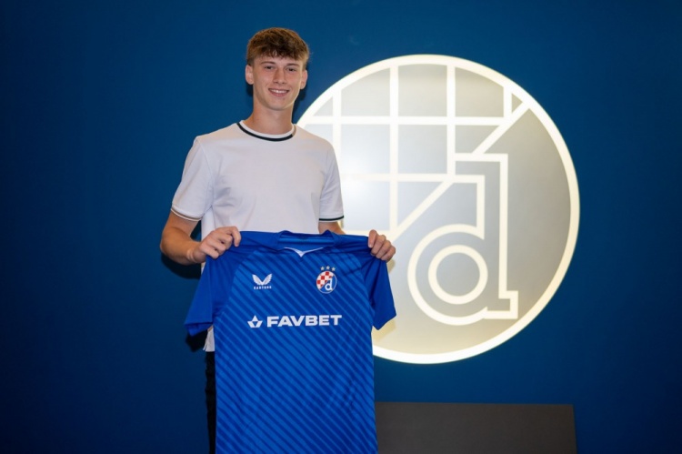 德州扑克规则-踢球者：萨尔茨堡和国米抢17岁后卫亚基罗维奇，开出数百万欧报价